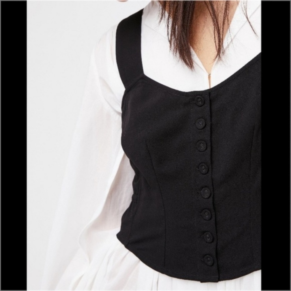 SALE Cropped Button Front Tailored Taking This Tow - Picture 2 of 6
